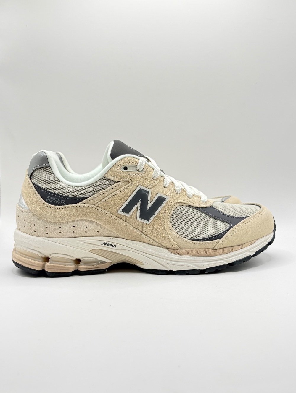 New Balance 2002R Sandstone Magnet Beige Grey Men’s 8 Women’s 9.5 M2002RFA